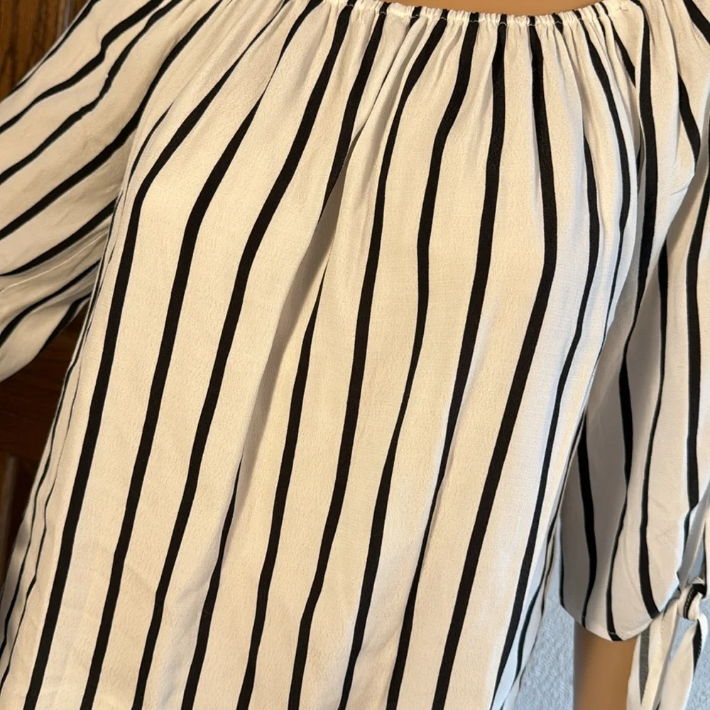 Summer top/ forever 21 brand. SHIPPING DISCOUNT INCLUDED - Picture 4 of 5